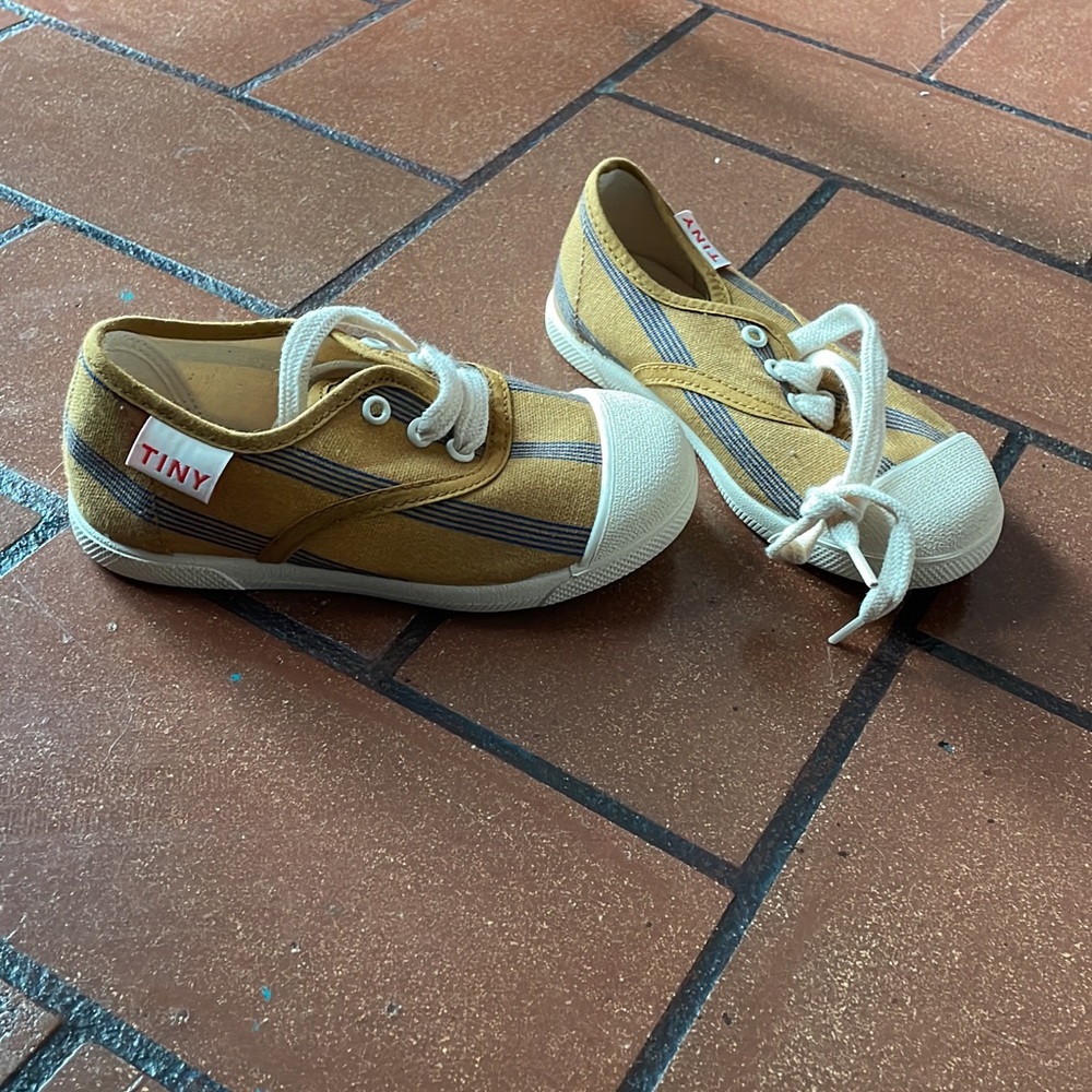 NWOB tiny cottons sneakers size 25